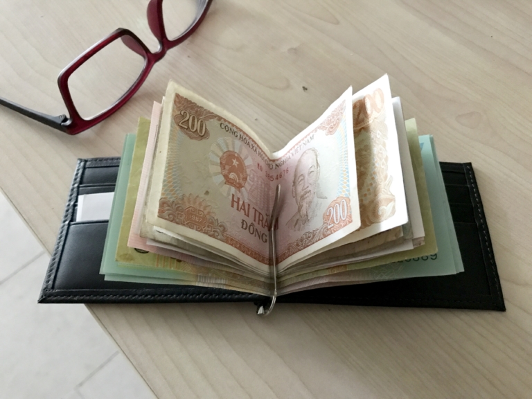 ベトナム人でも財布を使う人もいますよ。 | MAGAPABLOG